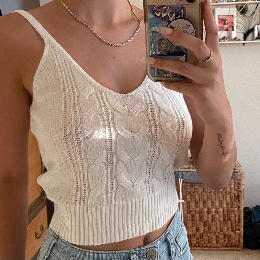 Adorable knit tank top🤍